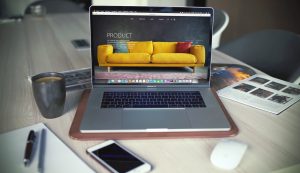Jak mierzyć wpływ reklamy internetowej na świadomość marki na tle konkurencji?